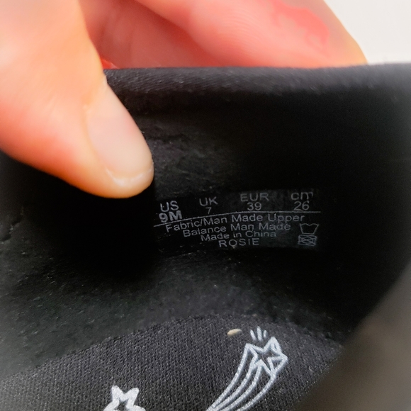 Bzees Rosie Black Floral Comfort Slip-Ons Size 9M - Picture 7 of 7